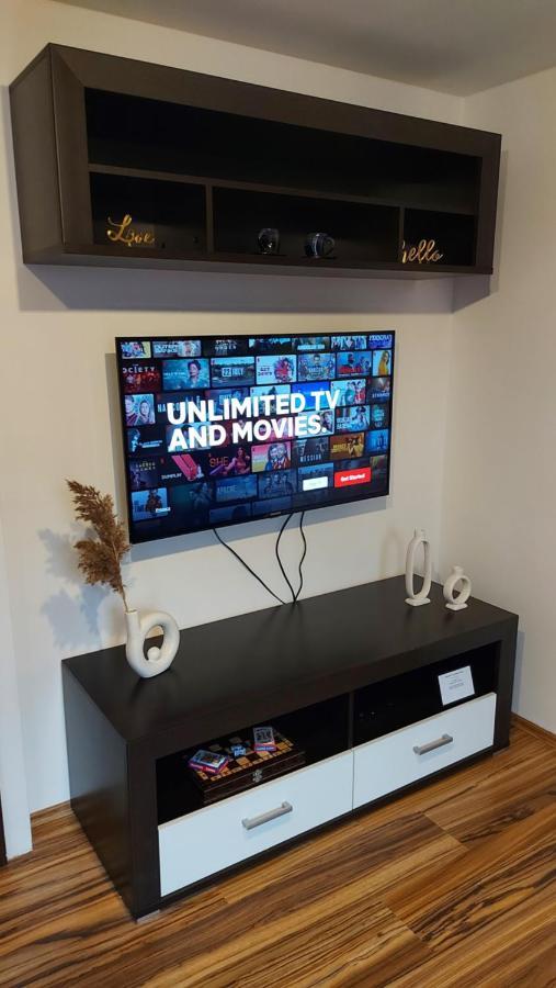 Apartman Tajov Pre 5-6 Osob, Privatne Parkovanie A Terasa Екстер'єр фото